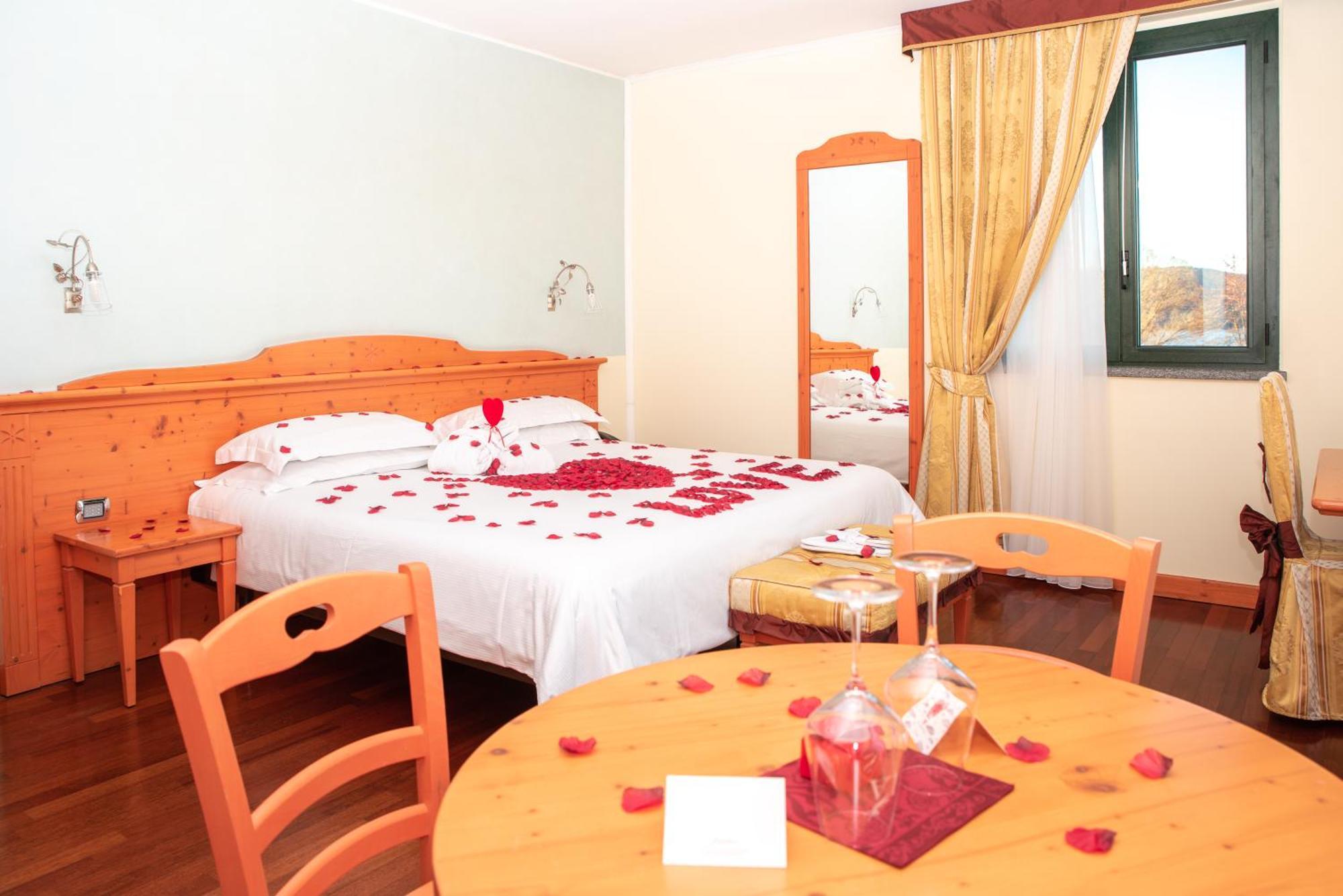 Hotel Residence Montelago Ternate  Dış mekan fotoğraf