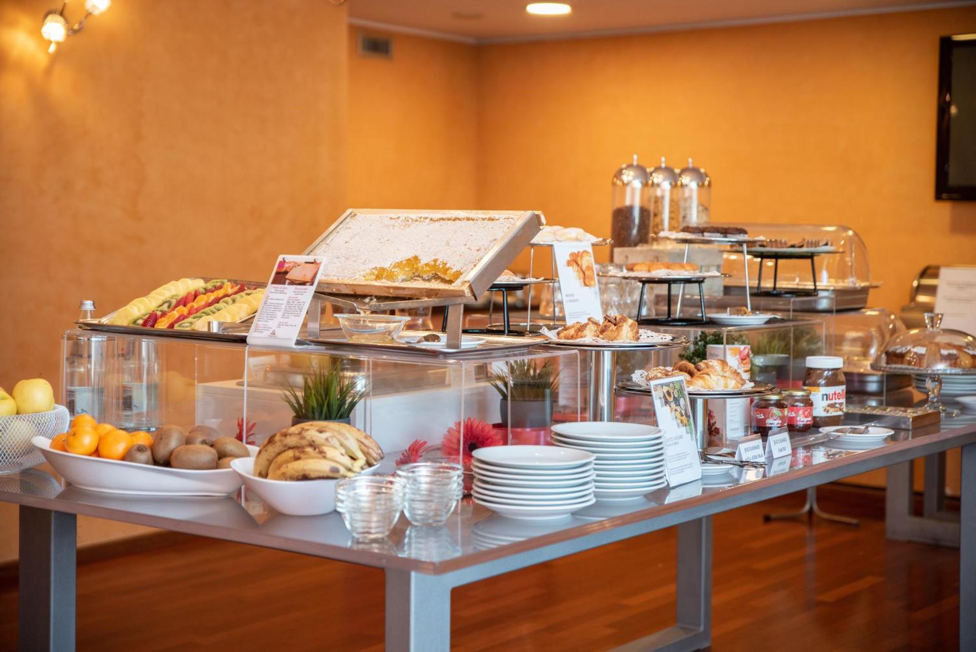 Hotel Residence Montelago Ternate  Dış mekan fotoğraf